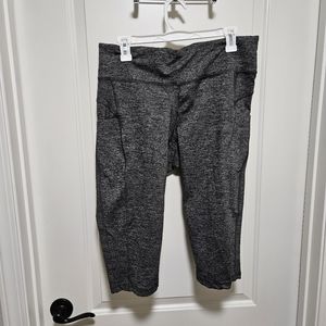 Heather grey capri leggings